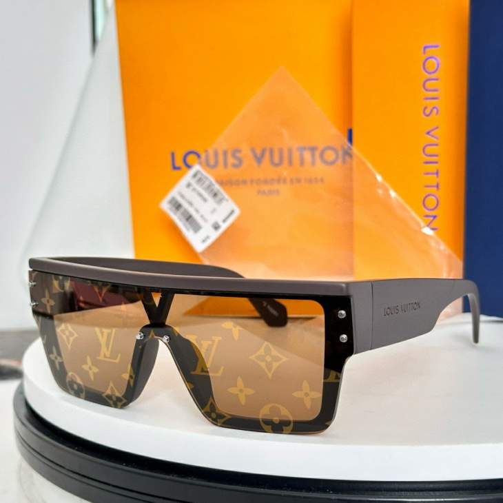 Picture of Louis Vuitton Sunglasses _SKUfw79398956fw
